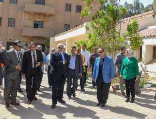 الخشت يتفقد الحرم الجامعي وكليات...