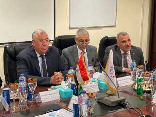 وزير الزراعة يترأس اول اجتماع...