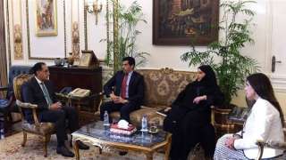 رئيس الوزراء يلتقى سفير قطر...