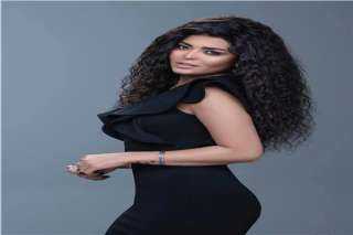 إسماء جلال تتعاقد على المشاركة...