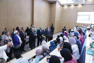 في أول يوم دراسة بالجامعات...
