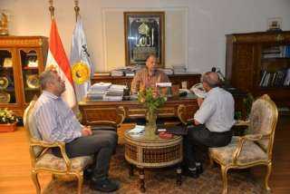 محافظ أسيوط يستعرض مجهودات الطب...
