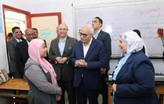 وزير التربية والتعليم ومحافظ بني...