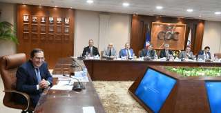 وزير البترول يستقبل رئيس مجموعة...