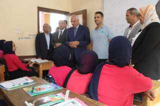 محافظ الجيزة يتفقد مدرستا منيل...