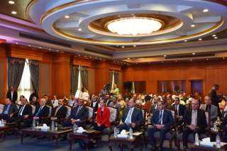 وزير التنمية المحلية ومحافظ أسوان...