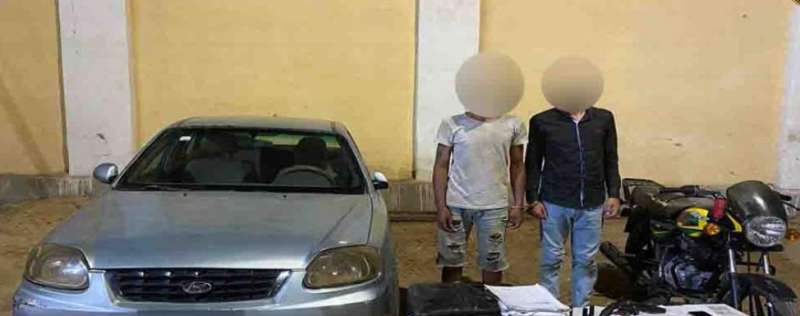 ضبط شخصين بالمنوفية لقيامهما بسرقة سيارة أحد المواطنين بأسلوب ”المغافلة”