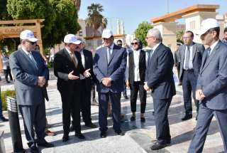 وزير التنمية المحلية ومحافظ أسوان...