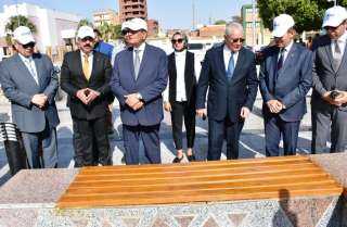 وزير التنمية المحلية ومحافظ أسوان...
