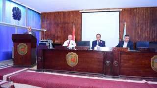 رئيس جامعة سوهاج يشهد بدء...