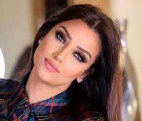 رضوى الشربيني تخطف الأنظار في...