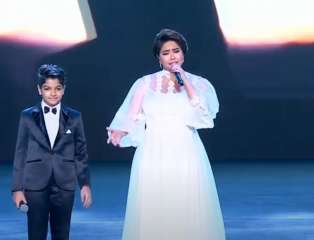 بالفيديو.. شيرين ومحمد أسامة يغنيان...
