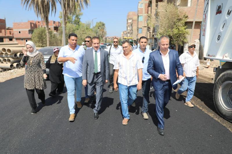 محافظ المنوفية يتفقد أعمال الرصف بطرق 88 الشهداء – دناصور  و 25 كفر عشما – العراقية