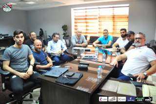 بركات يجتمع بالجهاز الفنى للمنتخب...