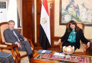 وزيرة الهجرة تستقبل السفير الإيطالي...
