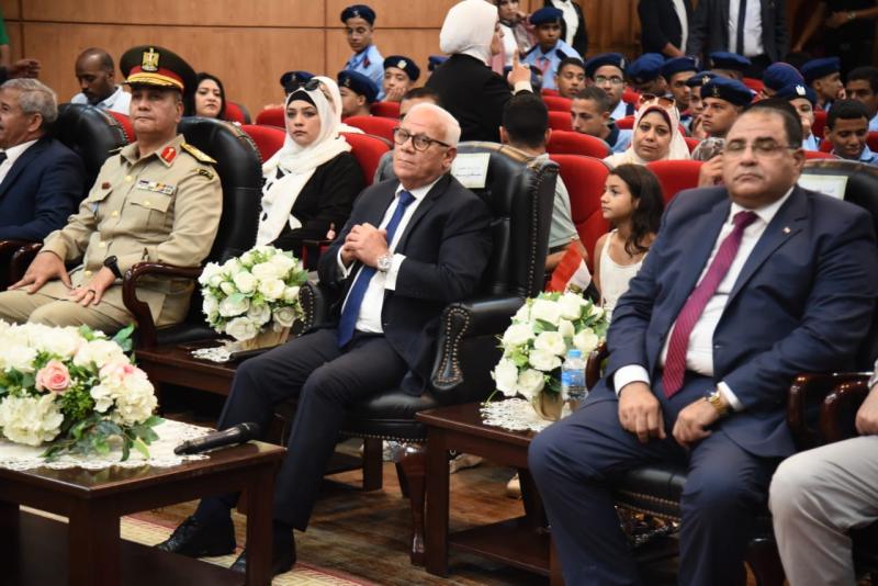 محافظ بورسعيد يعقد ندوة تثقيفية حول انتصارات أكتوبر وجهود قواتنا المسلحة لتحقيق النصر.
