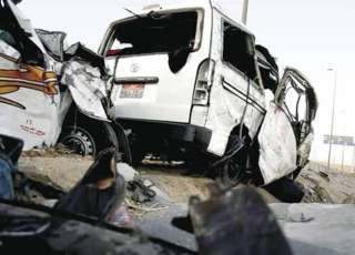إصابة 13 شخصا في حادث...