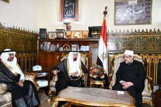 وزير الأوقاف يستقبل وزير الحج...