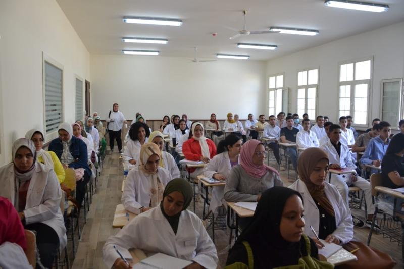 وزير التعليم العالي يتلقى تقريرًا حول انتظام الدراسة بجامعة الإسكندرية الأهلية