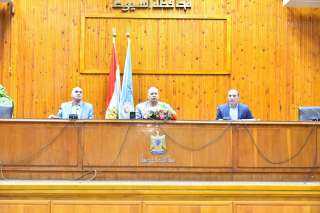 محافظ أسيوط يترأس اجتماع مناقشة...