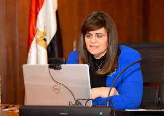 وزيرة الهجرة تلتقي بعدد من...