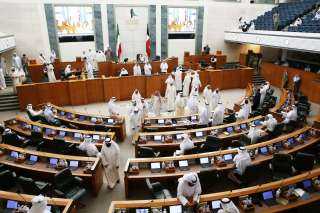 رئيس الوزراء الكويتي يبدأ مشاورات...