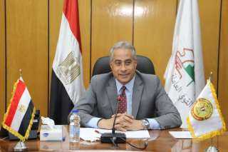 وزير القوى العاملة يرأس اجتماع...