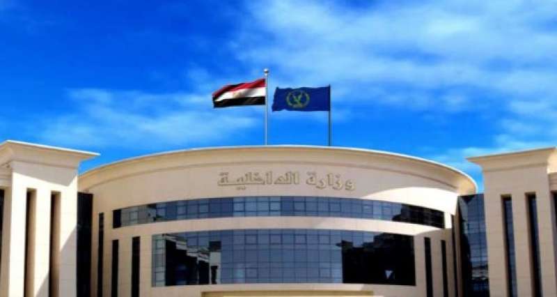 كشف ملابسات تداول مقطع فيديو  متضمناً قيام أحد الطلاب بالتعدى على زميلته أثناء تواجدهما أمام إحدى المدارس بمحافظة الغربية