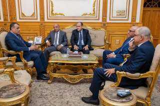 وزراء الإنتاج الحربي وقطاع الأعمال...