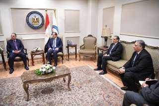 وزير البترول يستقبل السفير الكويتى...