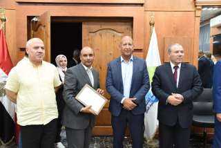 القابضة للمياه تكرم شركة صرف...