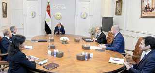 الرئيس السيسي يتابع مع رئيس...