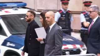 شاهد.. نيمار يصل إسبانيا لمحاكمته...