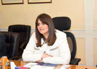 وزيرة الهجرة تلتقي بأبناء الجالية...