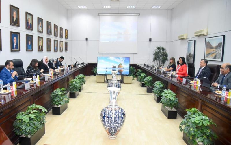 وزيرا الهجرة و السياحة والآثار يبحثان سبل الترويج للسياحة فى الخارج