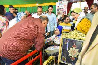 محافظ أسيوط يشارك الأشخاص ذوى...