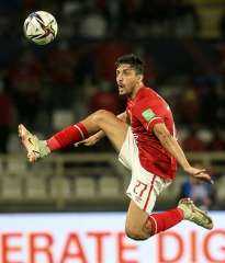 طاهر محمد طاهر يتلقى أول...