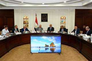 وزير الإسكان ومحافظ القاهرة يتابعان...