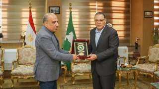 وزير قطاع الأعمال العام يلتقي...