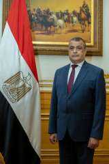 ”الوزير الإنتاج الحربي ”: عمال...