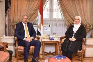 وزير القوى العاملة يلتقى وزيرة...