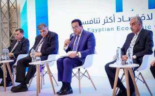 وزير الصحة يترأس جلسة نقاشية...