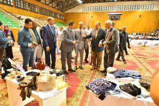 محافظ أسيوط ورئيس جامعتها يشهدان...