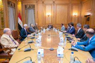وزير الإنتاج الحربي يستقبل وفد...