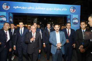 المحافظ وزعيم الأغلبية بالبرلمان يشهدان...