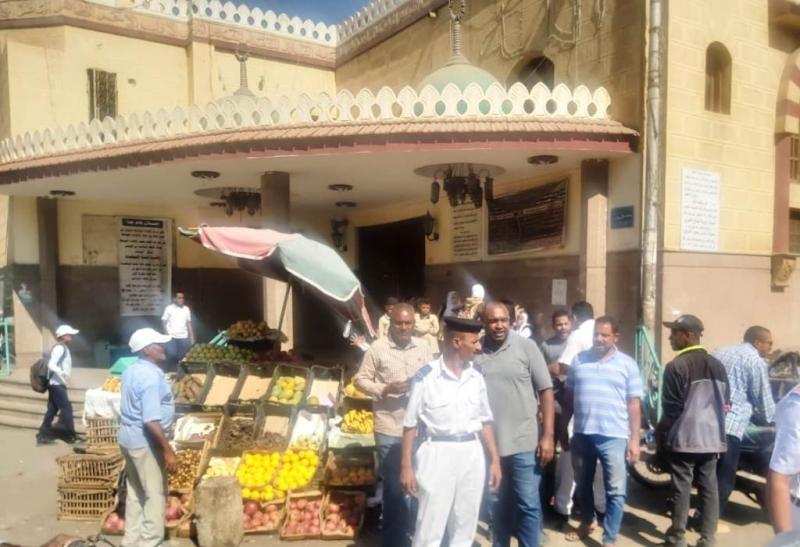 أشرف عطية : يتابع تنفيذ حملة لرفع الإشغالات بواقع 161 حالة إشغال ومحضر بأسوان