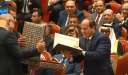 رئيس اتحاد الصناعات يهدى الرئيس...