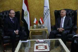 وزير النقل يبحث مع السفير...