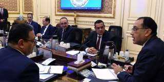 مدبولى يتابع مع وزير التنمية...