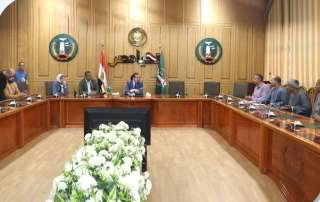 محافظ المنوفية يلتقي أهالي قرية...